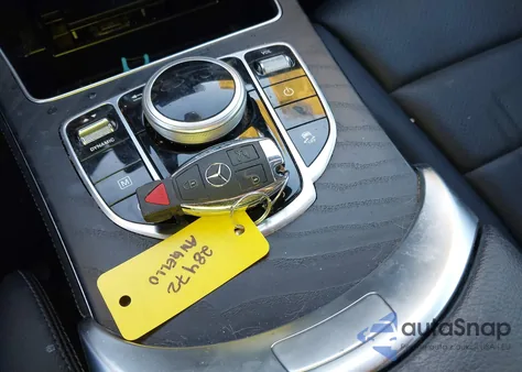 2019 Mercedes-Benz Glc 300 from USA, damaged, VIN WDC0G4JB6KV175453